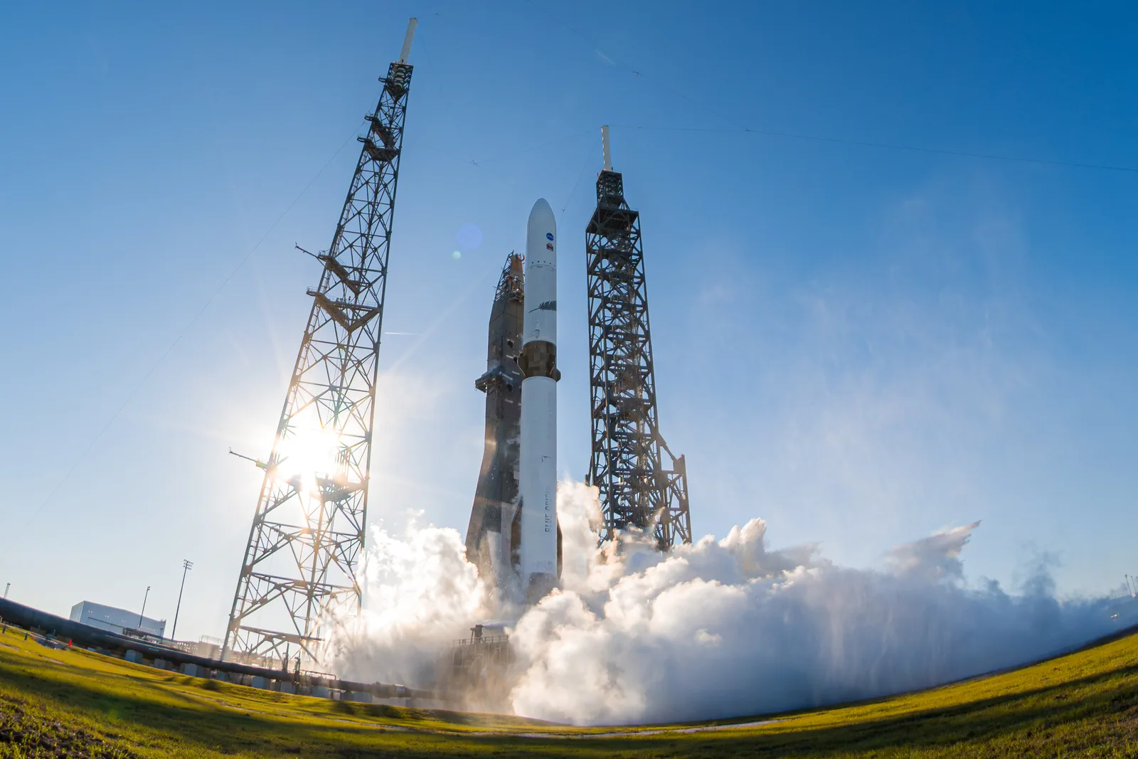 Blue Origin New Glenn rocket lifting off from Launch Complex 36 at Cape Canaveral carrying NASA ESCAPADE spacecraft, November 2025