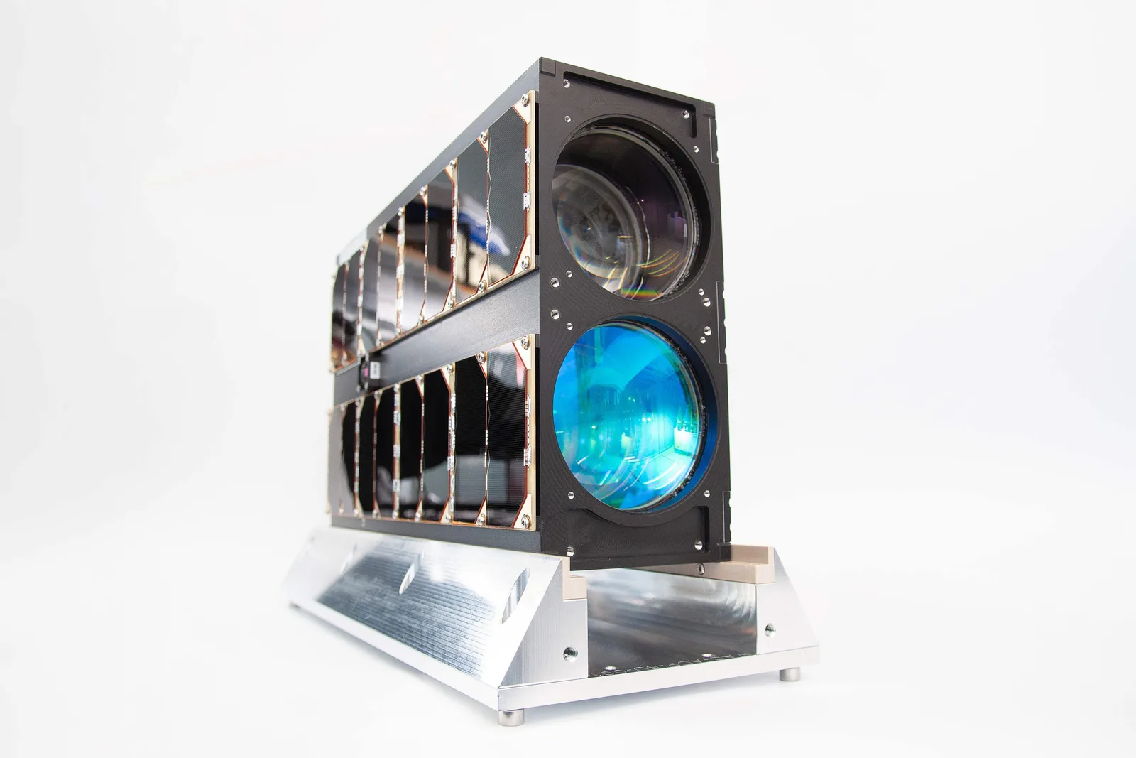 Kuva Space Hyperfield hyperspectral satellite hardware with its camera optics on a white stand